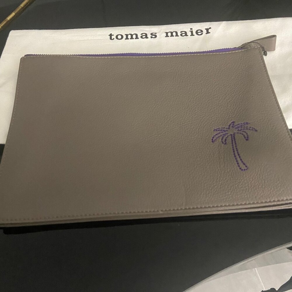 NWOT Classic Gray/Purple Trim Tomas Maier Leather Clutch